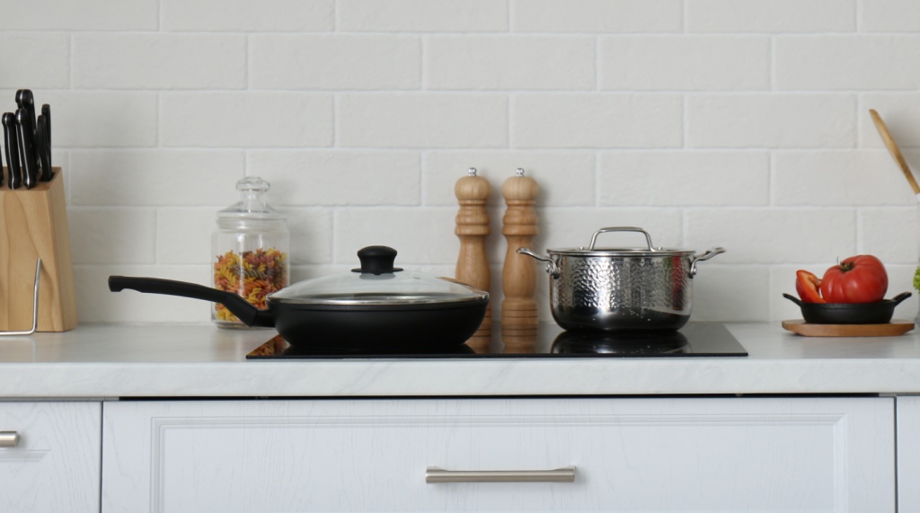 Индукционная варочная панель INDESIT IS 41Q60 NE Индукционная варочная панель INDESIT IS 41Q60 NE