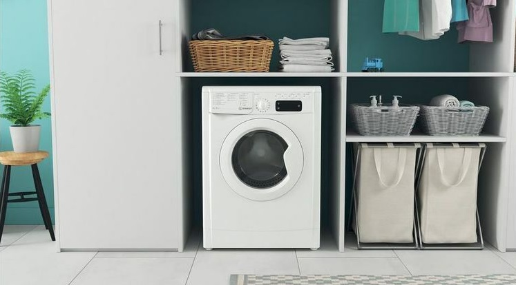 Стиральная машина INDESIT IWSE6105(CIS)L Стиральная машина INDESIT IWSE6105(CIS)L