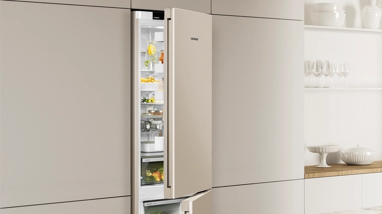 Холодильник Liebherr CNbed 5703-22 001