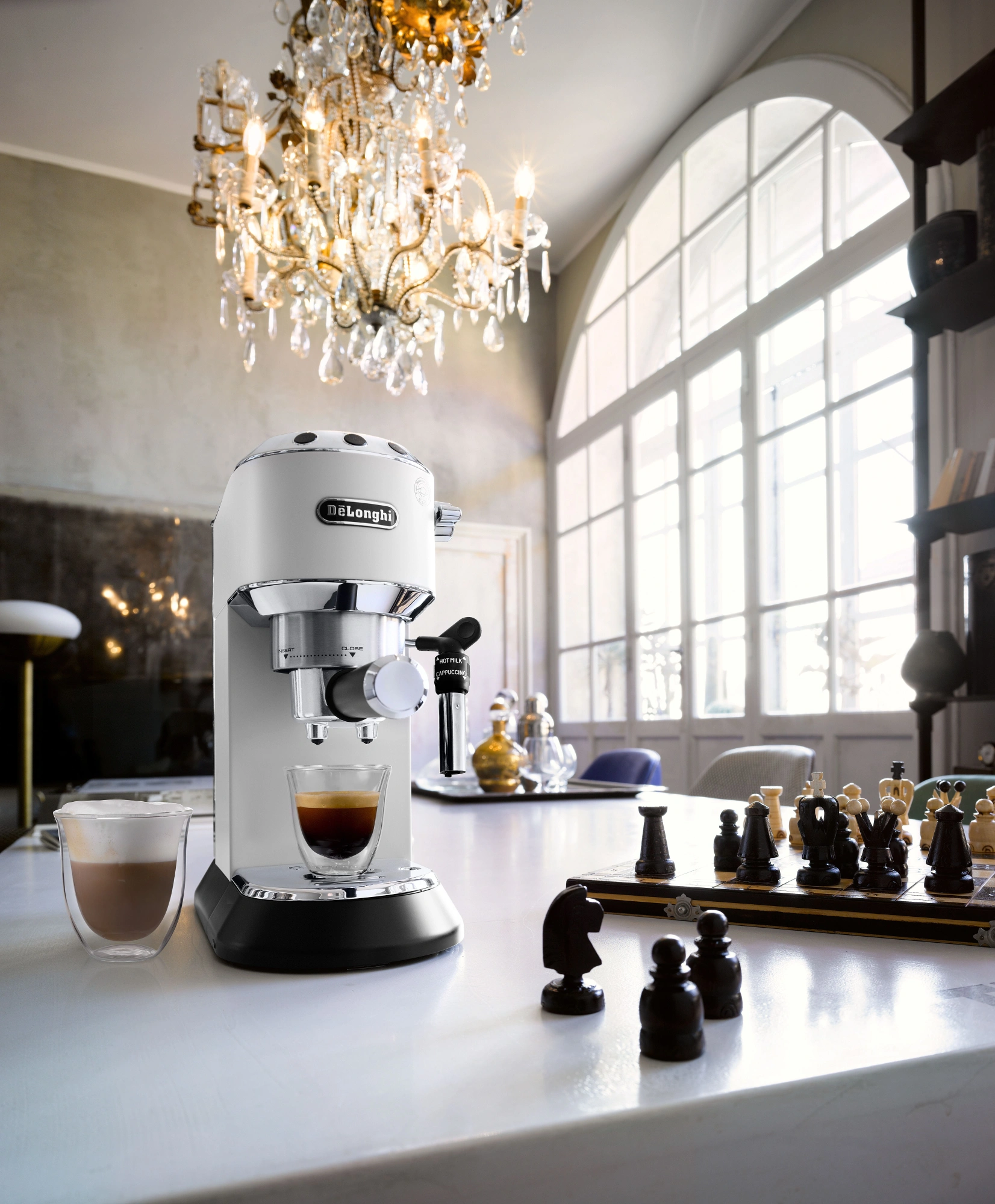 Кофеварка рожковая Delonghi EC685.W белый, фото 6